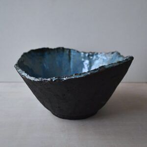 Misa z czarnej gliny