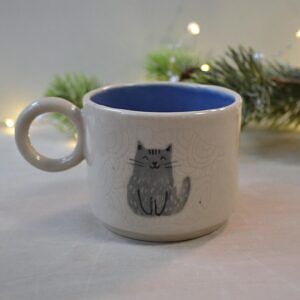 Kubek z szarym kotem