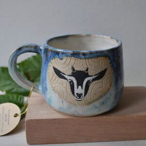 Kubek z kozą - błękitno niebieski