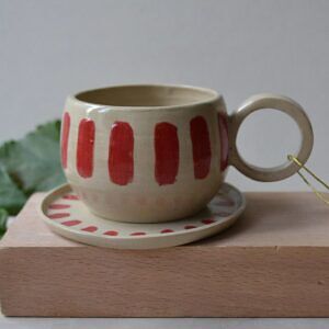 Filiżanka ze spodkiem - czerwona
