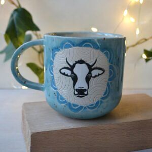 Kubek z krową - niebieski nakrapiany