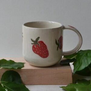 Kubek w truskawki - 330 ml